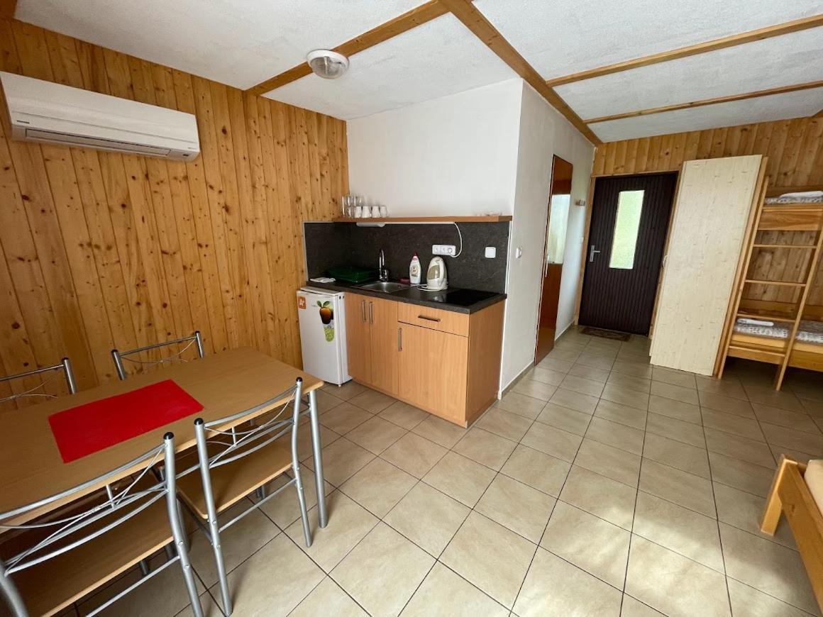 Hotel Rohanov Lhota nad Rohanovem Εξωτερικό φωτογραφία